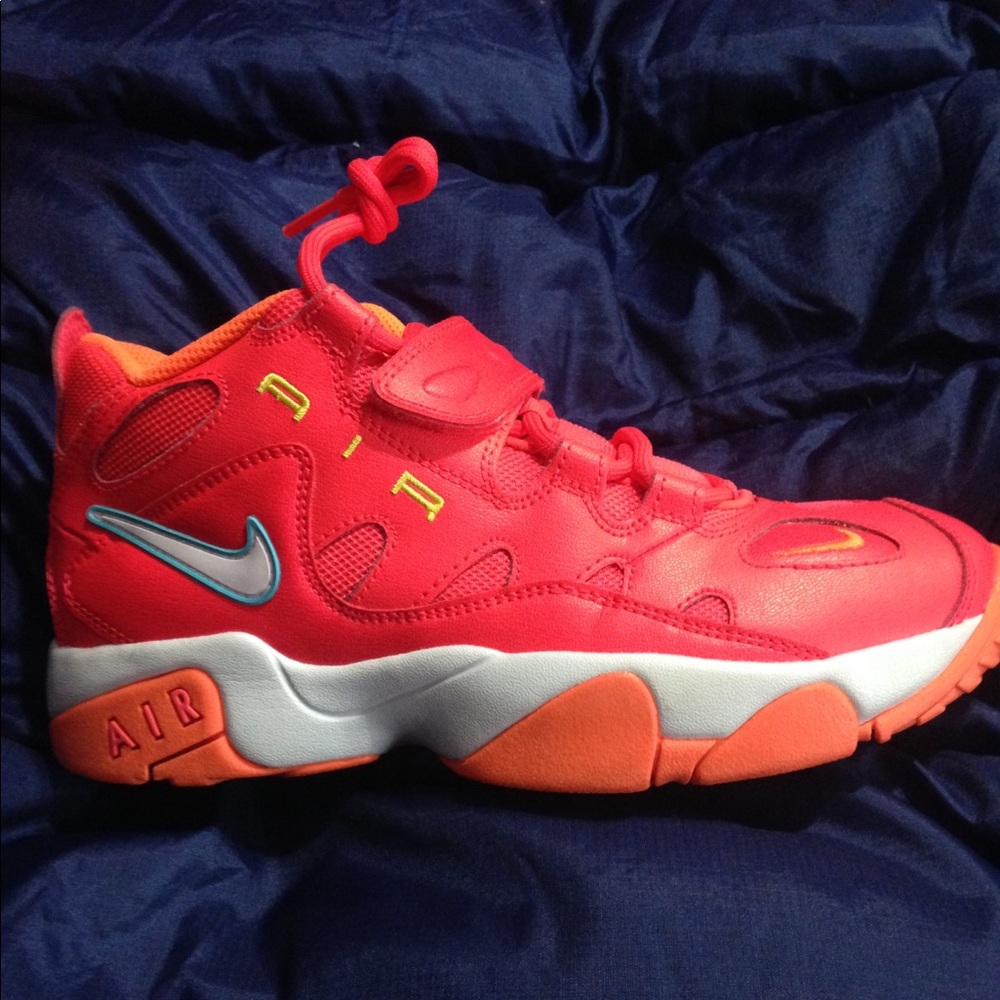 NIKE AIR size 5.5y (W 6.5)